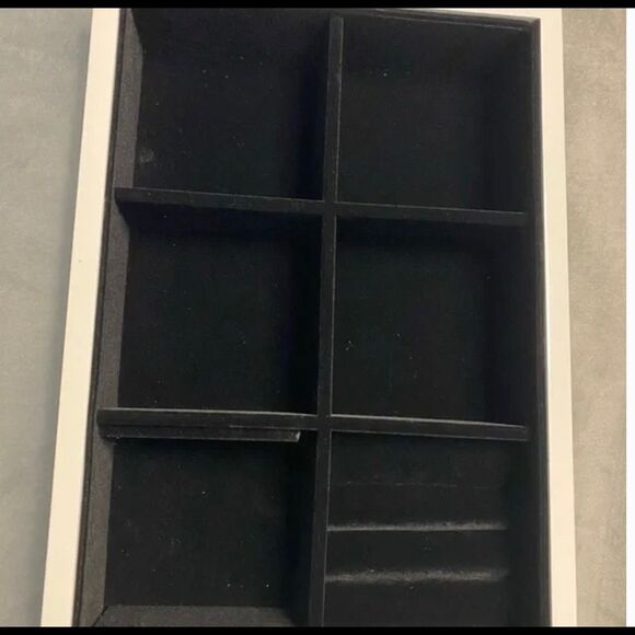 Diane Vas n Fustenberg jewelry box - Picture 4 of 4